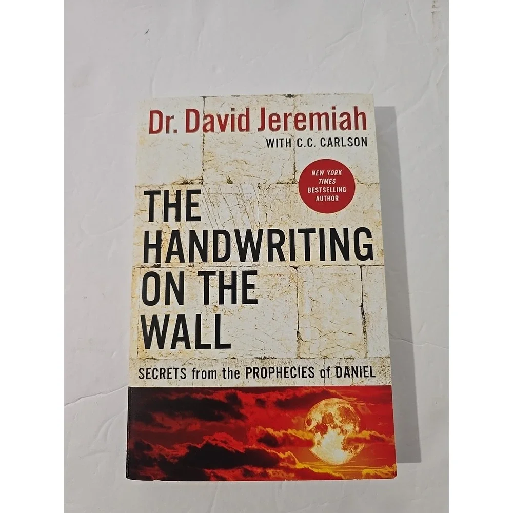 David Jeremiah - The Handwriting On The Wall - (Paperback) - C.C. Carlson
